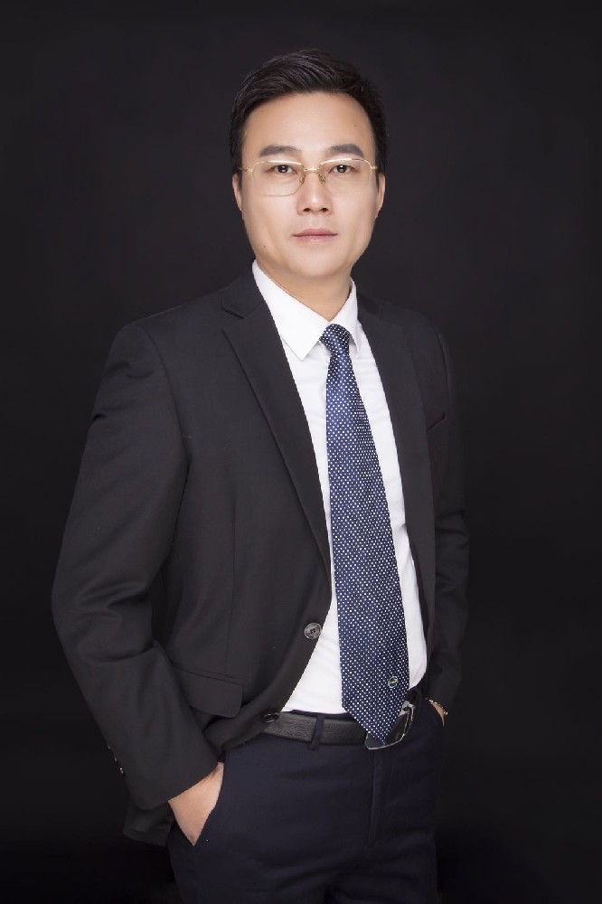 副会长   彭万里